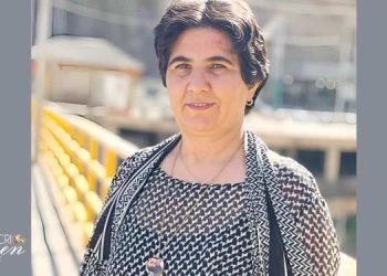 مينا سلطاني، الأم الباحثة عن العدالة، تُحكم بالسجن والغرامة