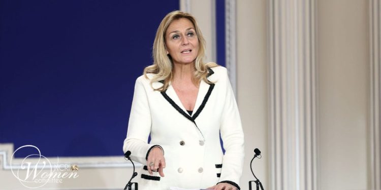 كاتلين ديبورتر في اليوم العالمي للمرأة 2025: شجاعة النساء الإيرانيات تتألق