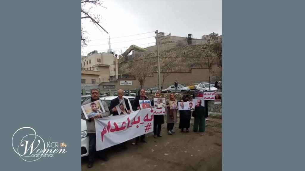 احتجاج عائلات السجناء السياسيين المحكوم عليهم بالإعدام أمام سجن إيفين