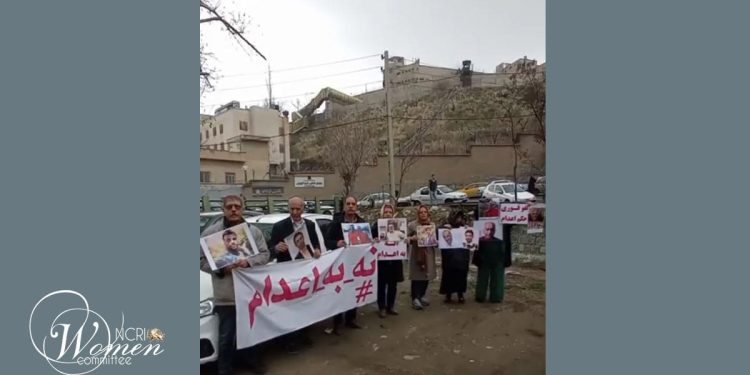 احتجاج عائلات السجناء السياسيين المحكوم عليهم بالإعدام أمام سجن إيفين