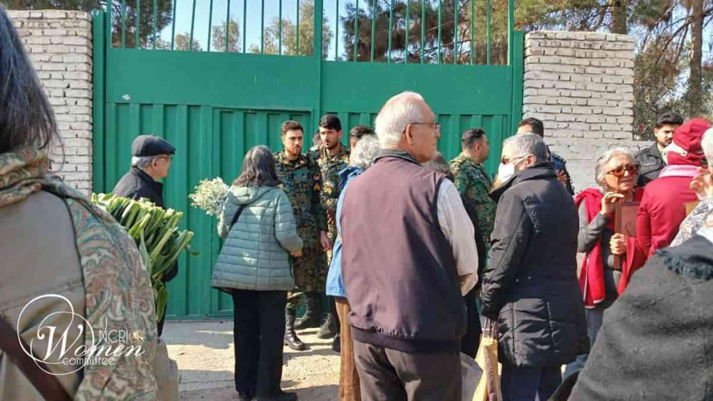 العائلات تحيي ذكرى السجناء السياسيين الذين أُعدموا في الثمانينات وسط قيود النظام الإيراني