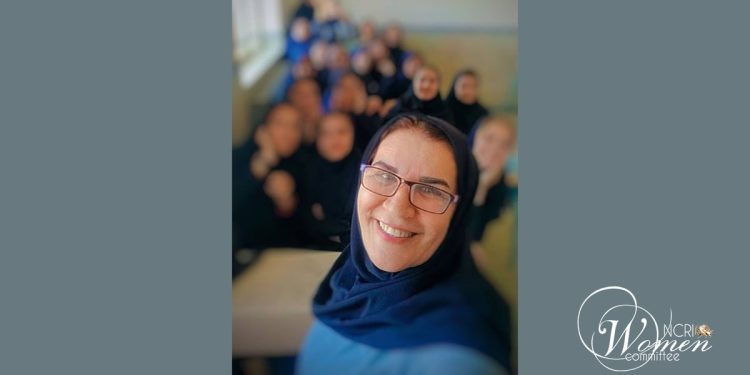 الحكم على كبرى طاهرخاني، الناشطة في نقابة المعلمين، بالسجن ثلاث سنوات