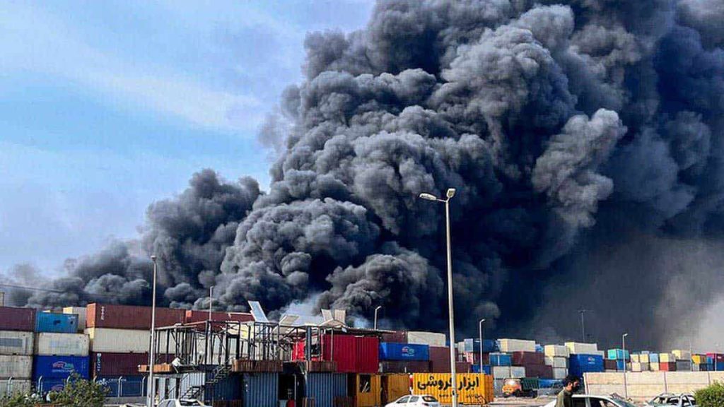 انفجارات مميتة تودي بحياة مئات العمال والنساء والأطفال