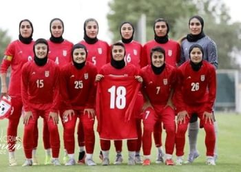 تجميد كرة القدم النسائية الإيرانية لمدة ٤ سنوات وسط مخاوف من لجوء الرياضيات