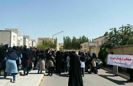زنان جوان دانشجوی ایرانی در اعتراضات شرکت چشمگیر داشتند