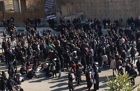 دانشجویان علوم و تحقیقات در دومین روز اعتراض به مرگ همکلاسی هایشان