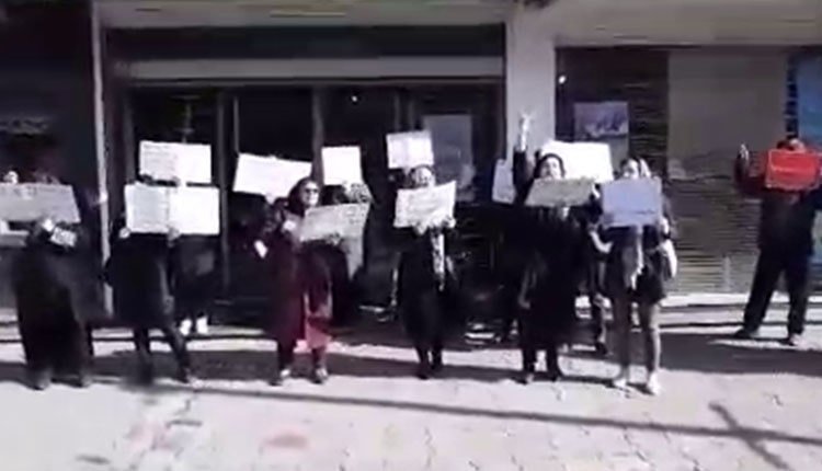 معلمان و مالباختگان خواستار حقوق شان می شوند