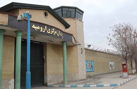 خانواده زندانی سیاسی حین ملاقات در زندان مورد هتک حرمت قرار می گیرند