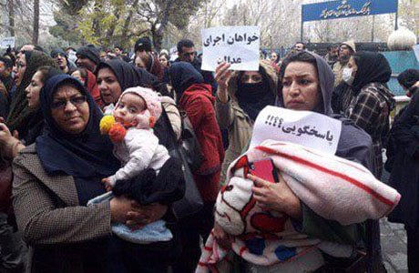 اعتراض زنان مالباخته موسسه وحدت در مشهد