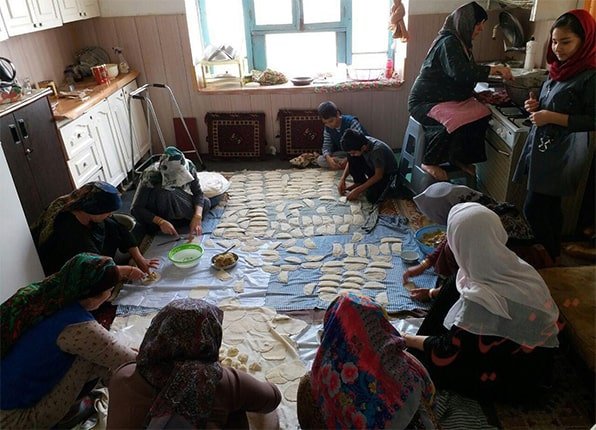 زنان در کمک رسانی به قربانیان فاجعه سیل کمک می کنند - ترکمن صحرا