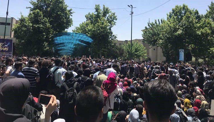 دانشگاه تهران – اعتراضات دانشجویان در اعتراض به حجاب اجباری