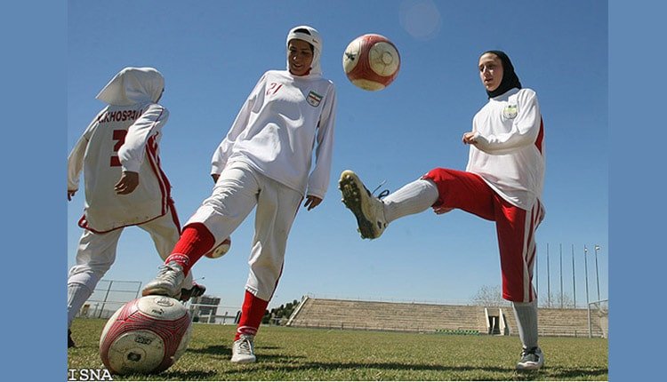 تمرین زنان فوتبالیست در ایران