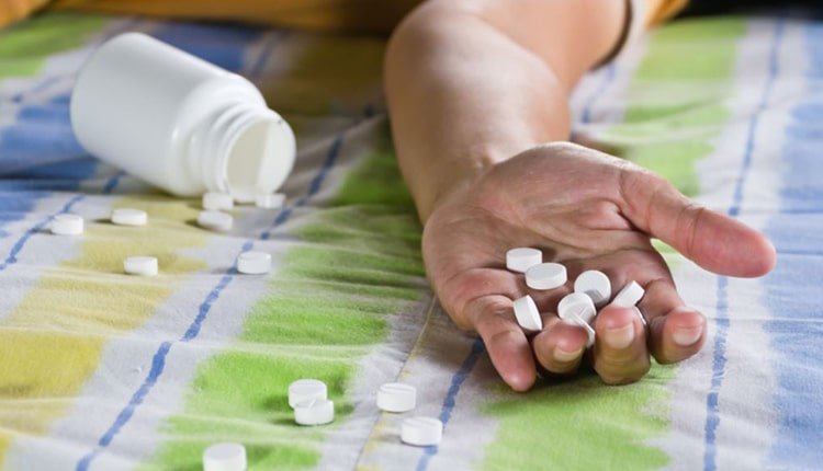 بالاترین میزان اقدام به خودکشی زنان در گروه سنی ۱۵ تا ۲۴ سال است