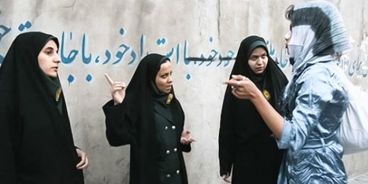 فراخوان به تشدید سرکوب و افزایش برخوردهای پلیسی با زنان به بهانه حجاب