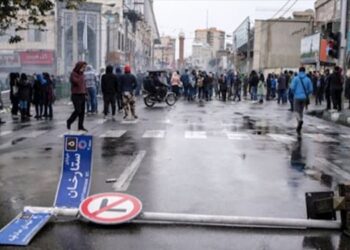 نقش چشمگیر زنان ایرانی در قیام آبان ۹۸ - ۱