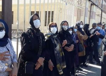 شرکت زنان ایرانی در تجمع اعتراضی سراسری بازنشستگان