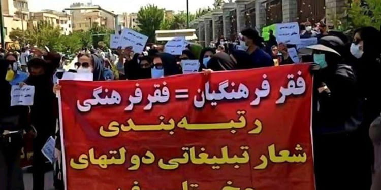 معلمان و فرهنگیان ایران در ۱۴ استان کشور دست به اعتراض سراسری زدند