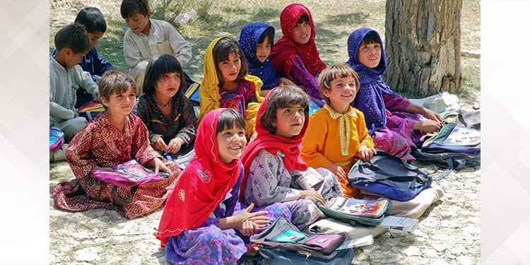 سوادآموزی در ایران - سهم دختربچه ها و زنان دوسوم جمعیت بی سوادان