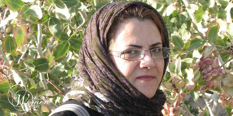 دو زندانیان سیاسی سابق زندان قرچک با آب سرد استحمام می کنند