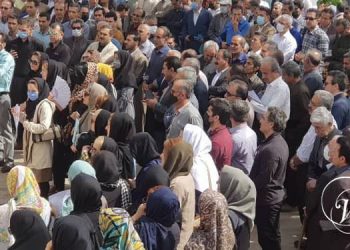 تجمع مسالمت آمیز معلمان در تهران: ۴۰ تن از ۷۰ دستگیرشده از زنان بودند