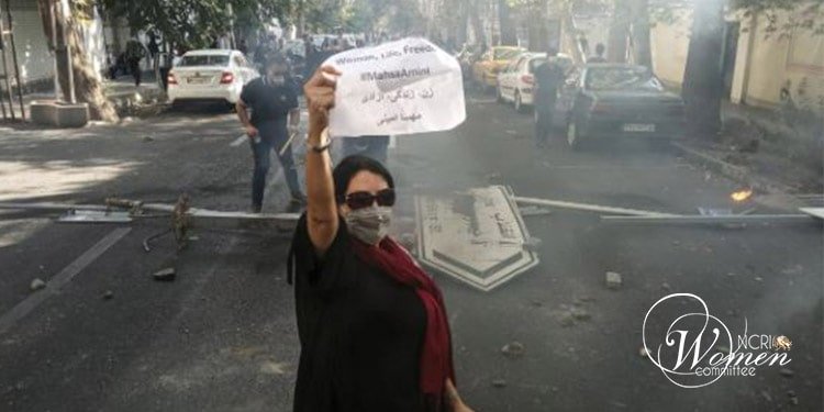 مصاحبه سایت ایتالیایی فن پیج با الهام زنجانی از کمیسیون زنان شورای ملی مقاومت ایران