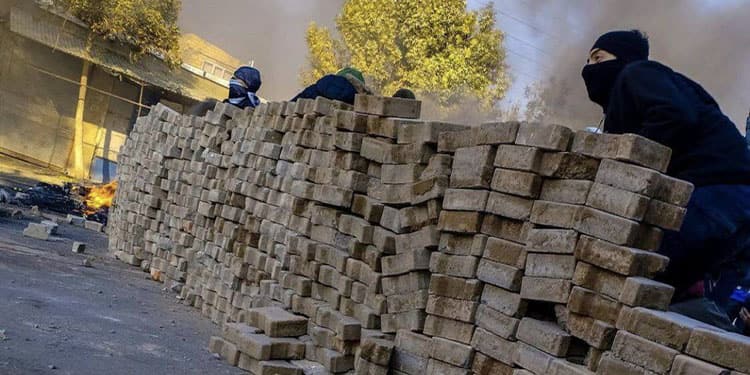 مقاومت شجاعانه شهروندان کرد در مقابل حمله نظامی سپاه به شهرهای غرب ایران