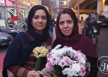 زهرا و هدی توحیدی دو روزنامه‌نگار برای گذراندن حکم به زندان اوین منتقل شدند