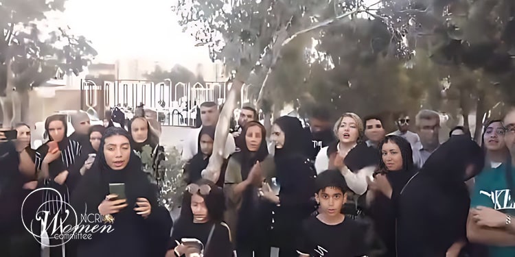 مردم ایران عاشورا را با بزرگداشت شهیدان قیام گرامی داشتند