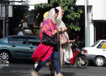 مجازات های سخت و تحقیرآمیز برای زنانی که به حجاب اجباری تن نمی دهند