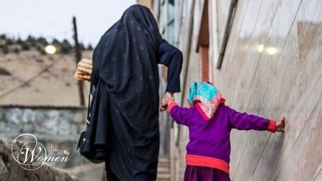 زنان سرپرست خانوار: زنانه شدن چهره فقر در ایران