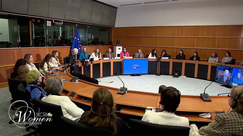 دورین روکماکر: حمایت از زنان ایران در مقابل یک رژیم زن ستیز