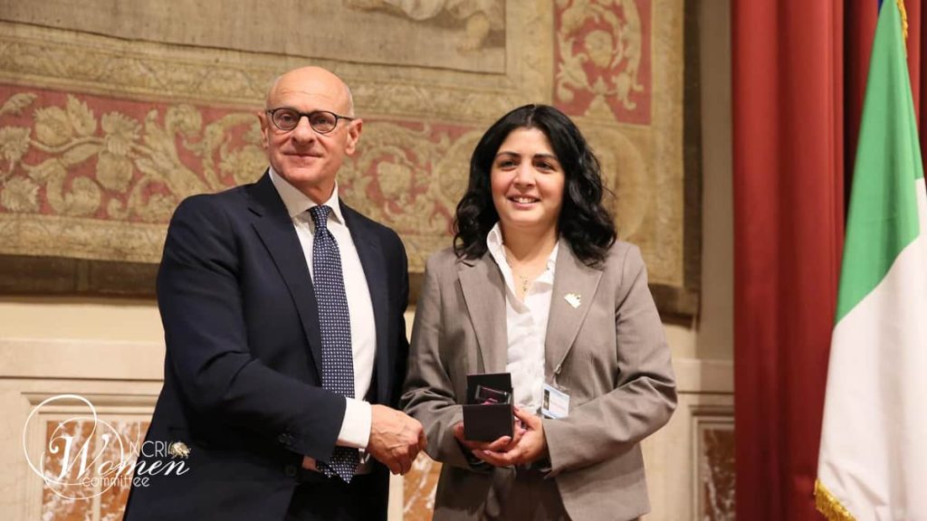 آذر کریمی، دختری که صدای زنان ایران شد