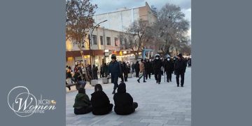 دختران و زنان جوان در صف مقدم؛ گسترش قیام مردم ایران به همه استان‌ها