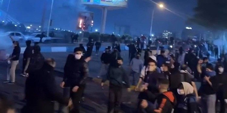 سترش قیام ایران به ۱۷۳ شهر و تشدید اعتراضات، مرحله تازه ای در خیزش بزرگ مردم ایران