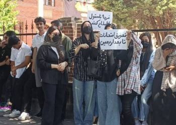 خروش دانش‌آموزان و دانشجویان و تجمع اعتراضی کارکنان دانشگاه علوم پزشکی