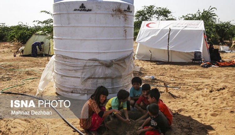 Femmes et enfants face à un avenir incertain 