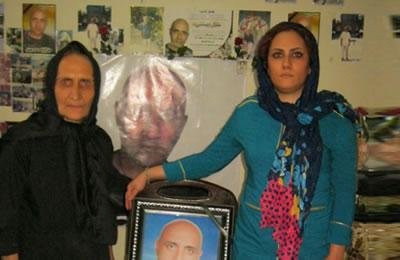 Iran : la mère et la sœur d’un blogueur mort sous la torture ravivent son souvenir