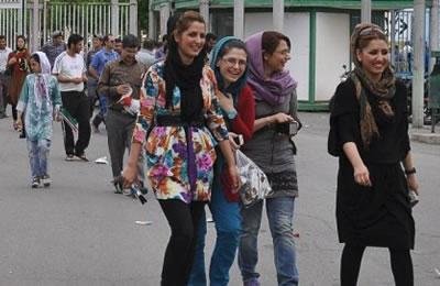 Iran : les infractions au code vestimentaire des femmes sont de graves délits