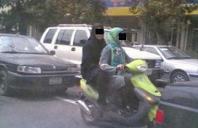 Iran: Arrestation de jeunes femmes à moto