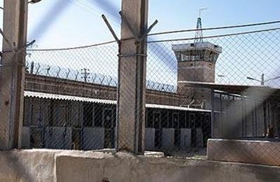 Iran: Des agents matraquent une femme âgée à Ispahan