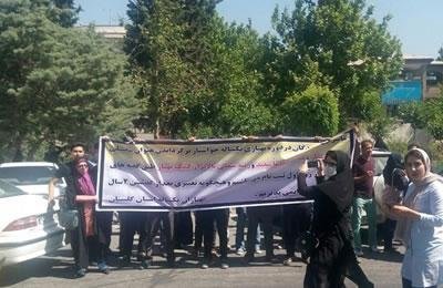 Iran: les aides-soignantes protestent devant le ministère de la Santé