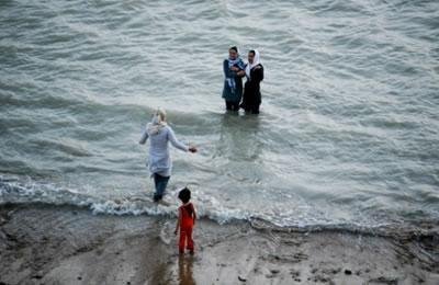 Iran: La police sévit contre les femmes sur la plage de Bouchehr