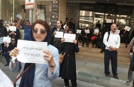 Iran: des femmes protestent contre la spoliation de leurs biens