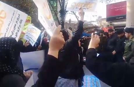Iran: grand rassemblement à Téhéran de femmes et hommes spoliés par les banques