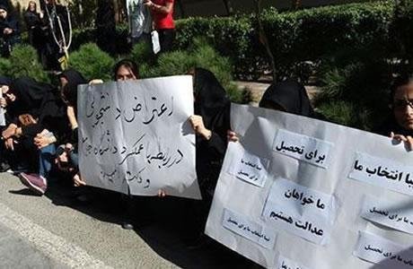 Iran: De filles au premier rang des manifestations étudiantes à Téhéran