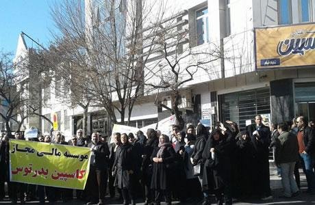 Iran: Des femmes manifestent contre la fraude financière