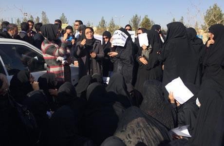 Iran: Les enseignants de Yazd et les étudiants des beaux arts de Téhéran manifestent