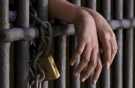 Iran: Deux femmes parmi les manifestants arrêtés à Machad