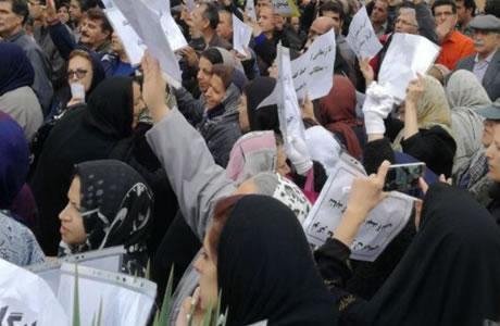 Iran : Divers secteurs sociaux manifestent à Téhéran et en province