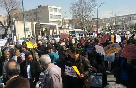 Iran : Des épargnantes spoliées manifestent devant le parlement des mollahs